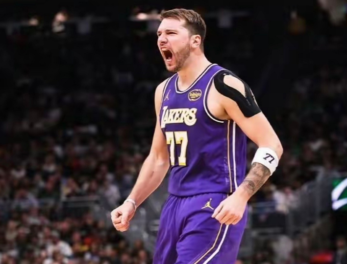 开云官方网站登录-申京轰33+9+6仍无缘今日最佳！对不起，你碰到创纪录的东契奇了