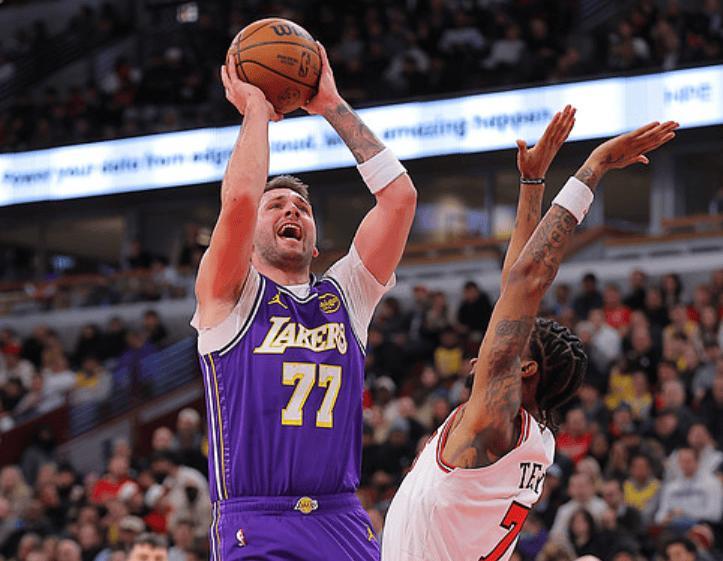 开云官方网站注册-狂轰46+11+7！东契奇天神下凡，詹姆斯破历史第一纪录，湖人2连胜