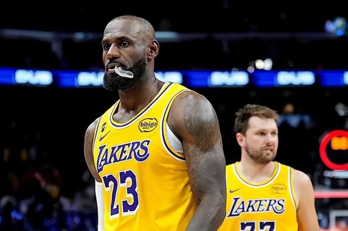 开云官方网站介绍-联盟最惨超巨！因交易损失1.8亿，因伤连续错过一阵，湖人赚麻了|东契奇|里夫斯|奥斯汀·里夫斯|卢卡-东契奇|JJ-雷迪克_新浪体育_新浪新闻